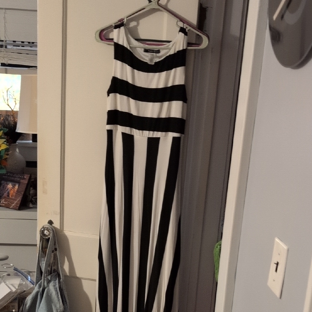 Chic Black and White Striped Maxi Dress